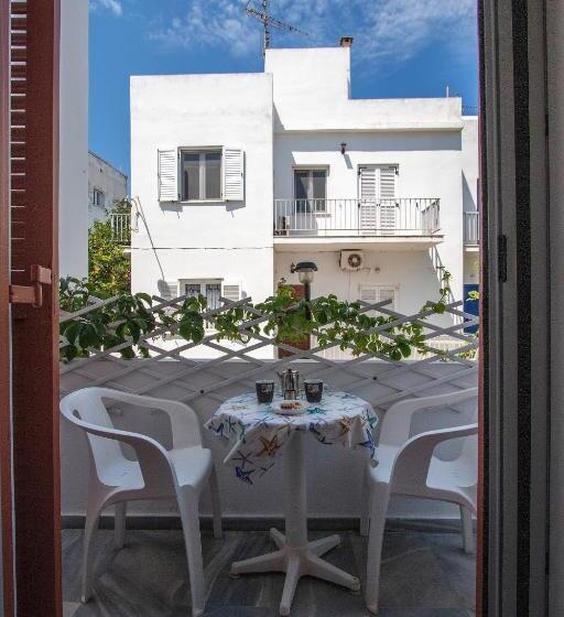 Отель Marisa Rooms