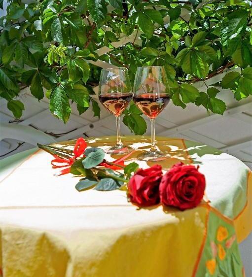 Отель Marisa Rooms