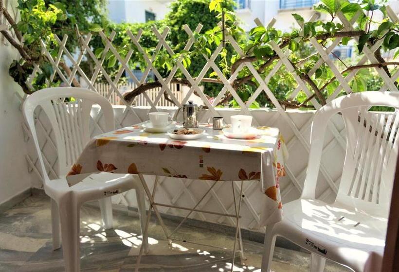 Отель Marisa Rooms