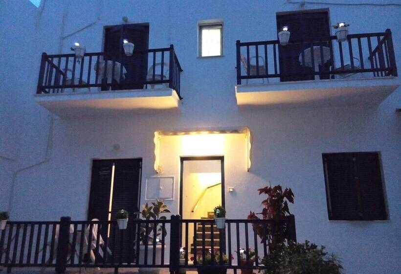 Отель Marisa Rooms