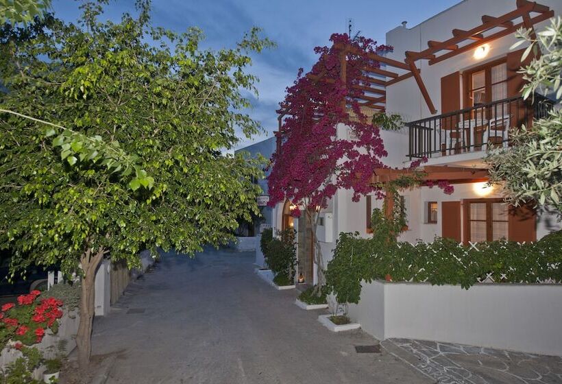 Отель Marisa Rooms