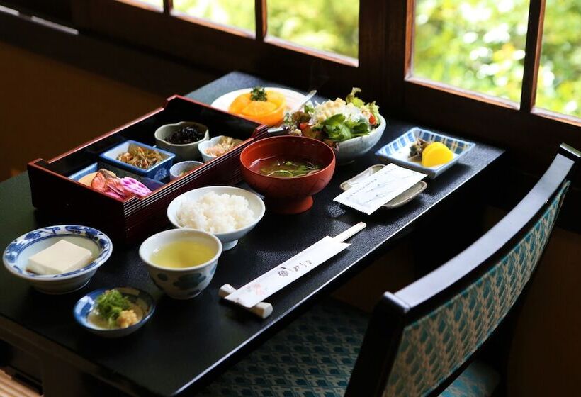 هتل Momijiya Honkan Takaosansou