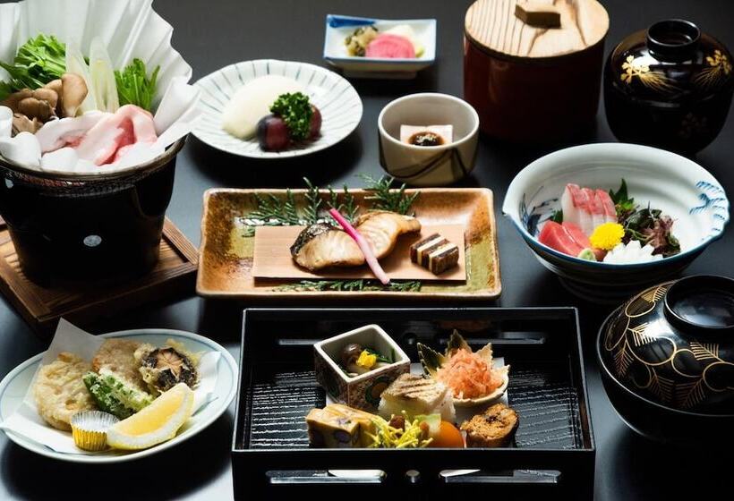 هتل Momijiya Honkan Takaosansou