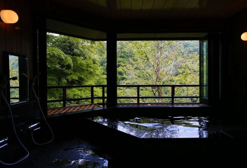 هتل Momijiya Honkan Takaosansou