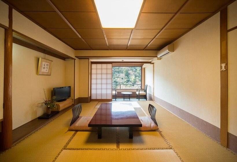 هتل Momijiya Honkan Takaosansou
