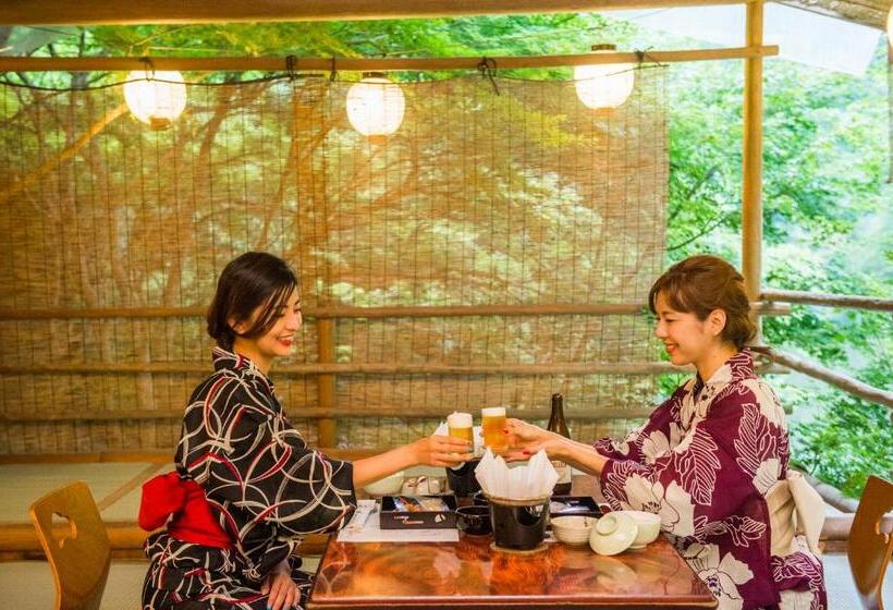 هتل Momijiya Honkan Takaosansou