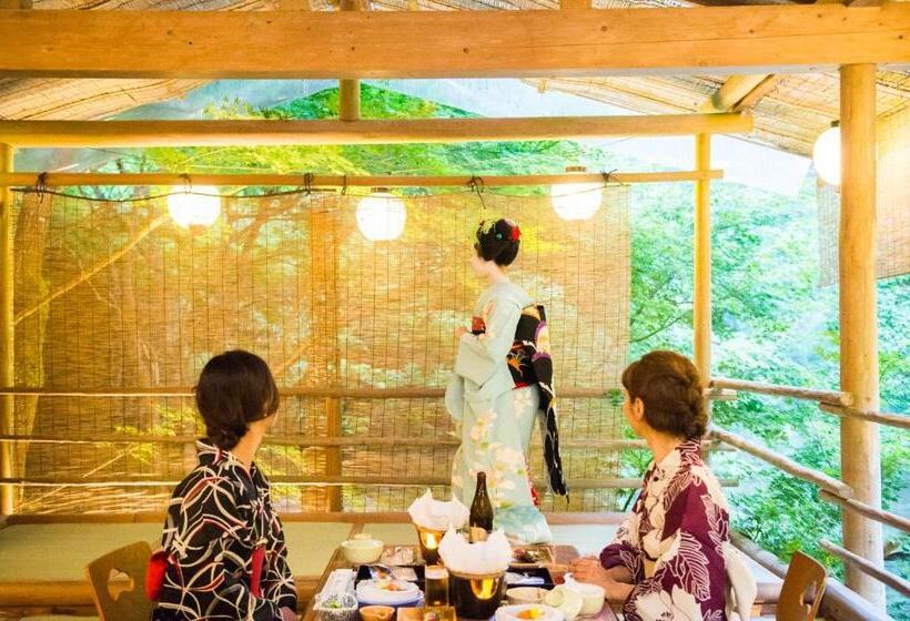 هتل Momijiya Honkan Takaosansou