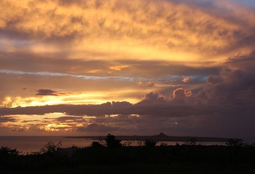 فندق Motobu Green Park And Golf Course