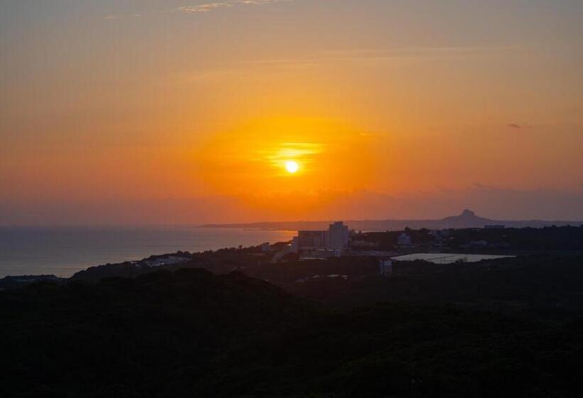 فندق Motobu Green Park And Golf Course