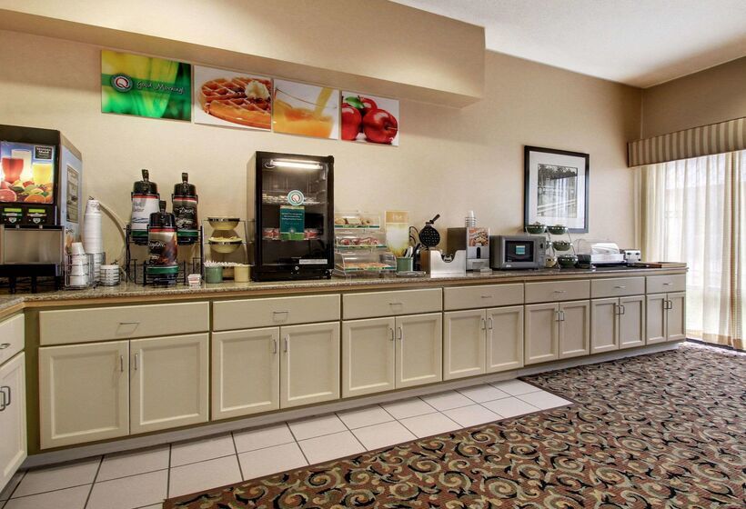 Отель Quality Inn & Suites