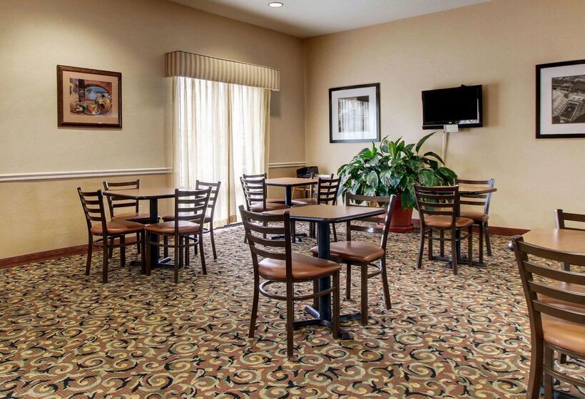 Отель Quality Inn & Suites
