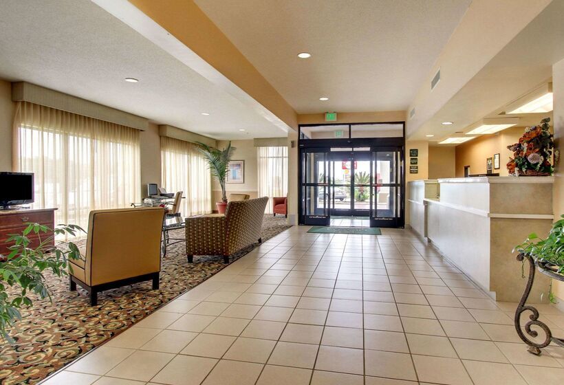 Отель Quality Inn & Suites