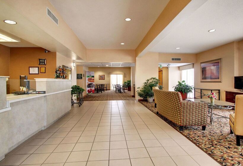 Отель Quality Inn & Suites