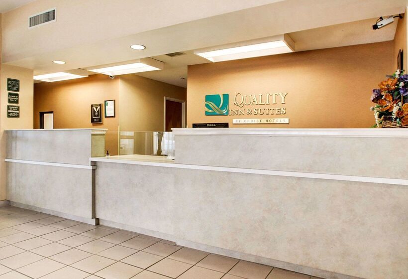 Отель Quality Inn & Suites