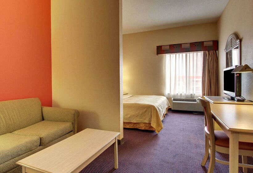 Отель Quality Inn & Suites