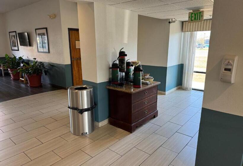 Отель Quality Inn & Suites