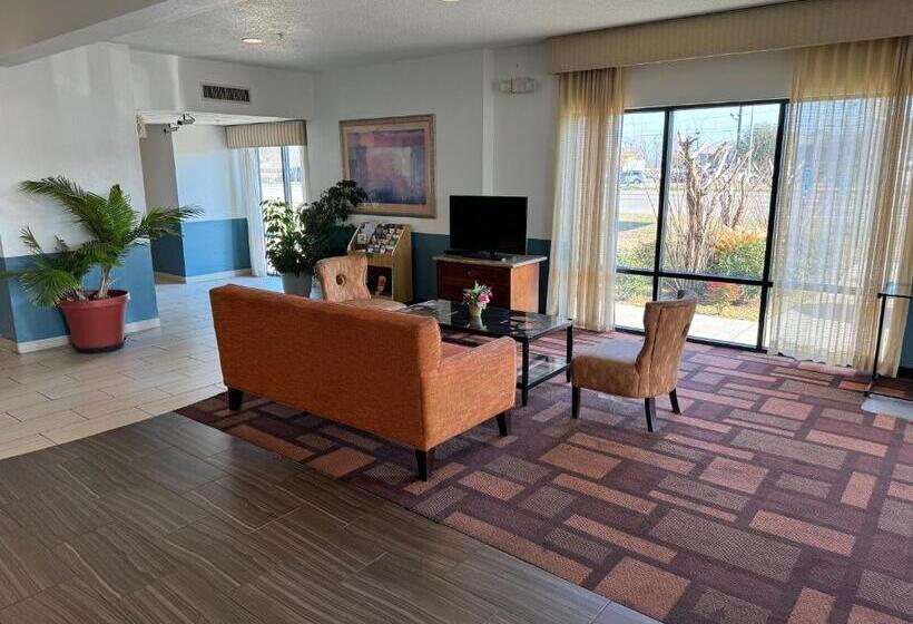 Отель Quality Inn & Suites