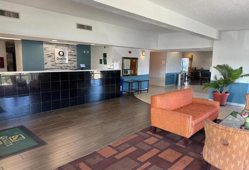Отель Quality Inn & Suites