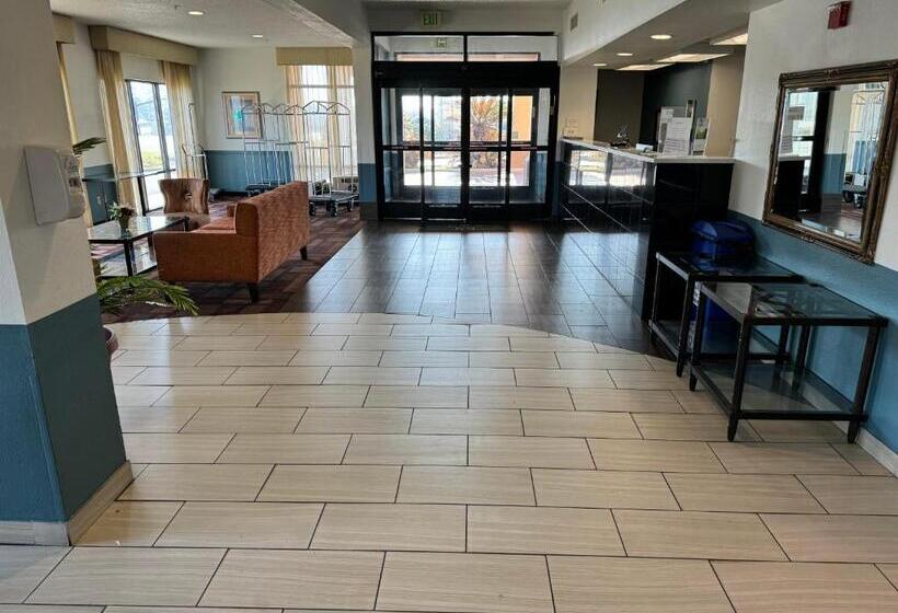 Отель Quality Inn & Suites