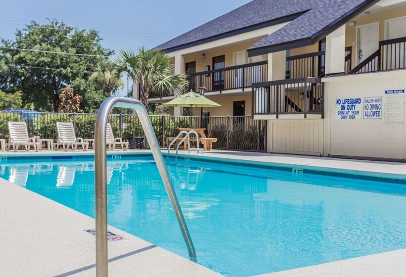 ホテル Quality Inn Mt Pleasant   Charleston