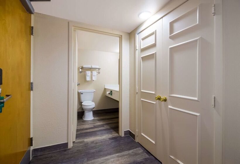 هتل Quality Inn & Suites