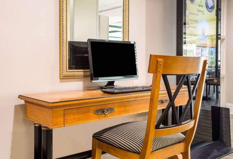 ホテル Quality Inn & Suites