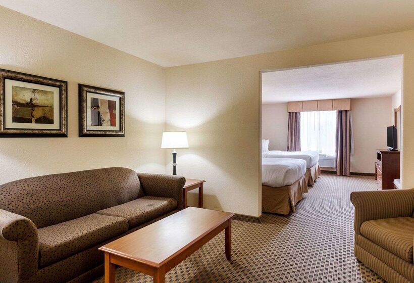 Отель Quality Suites