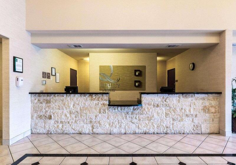 호텔 Quality Suites