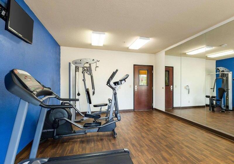 Отель Quality Suites