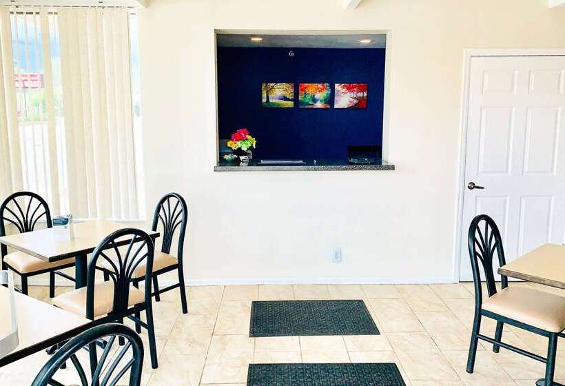 בית מלון כפרי Rodeway Inn & Suites Sheridan
