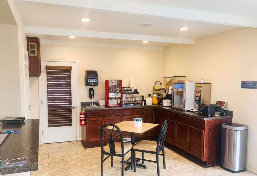 בית מלון כפרי Rodeway Inn & Suites Sheridan
