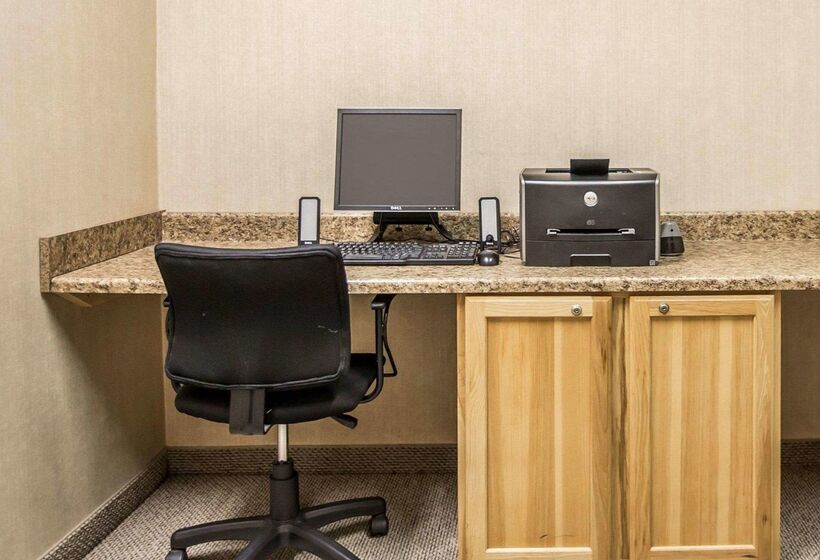 Отель Rodeway Inn & Suites