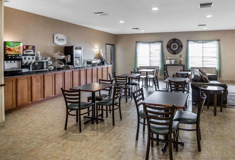 Отель Rodeway Inn & Suites