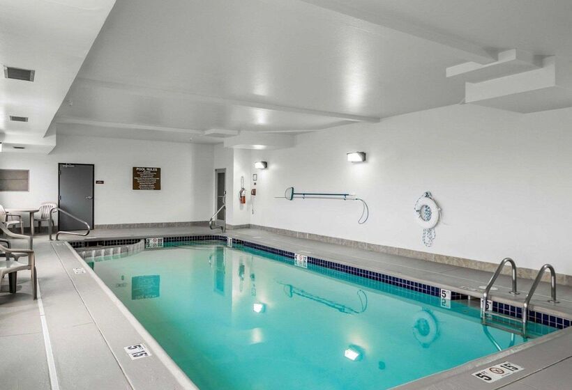 هتل Rodeway Inn & Suites