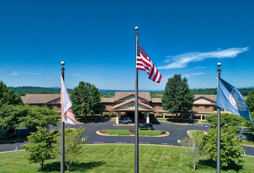 酒店 Round Hill Inn