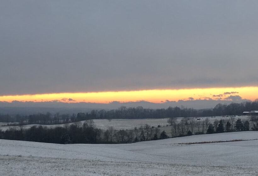 호텔 Round Hill Inn