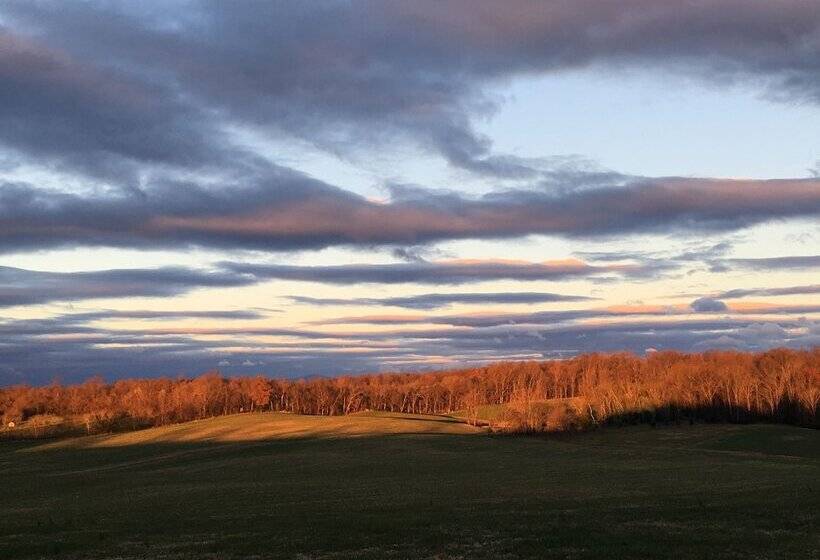 호텔 Round Hill Inn