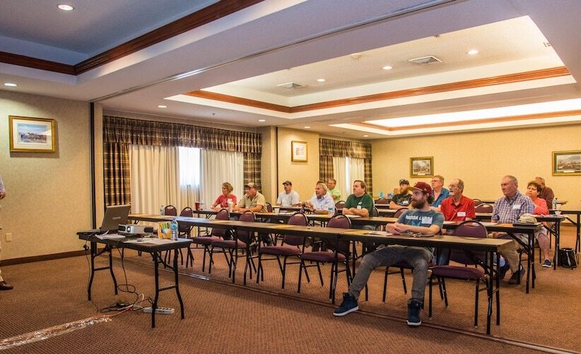 酒店 Round Hill Inn