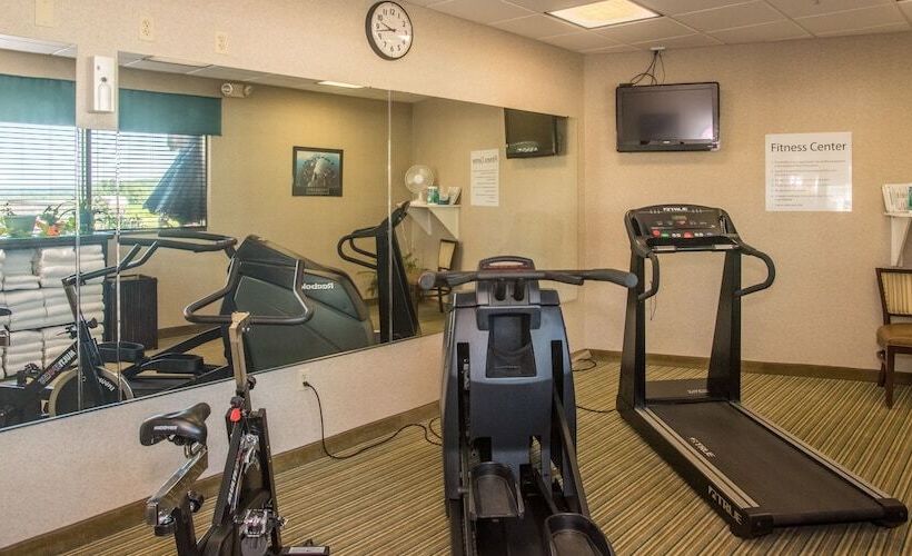 호텔 Round Hill Inn