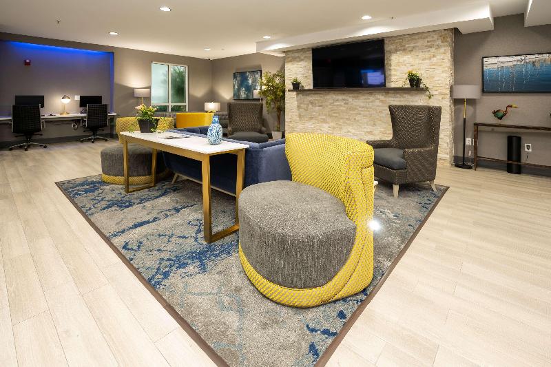 Отель Comfort Suites Seabrook - Kemah