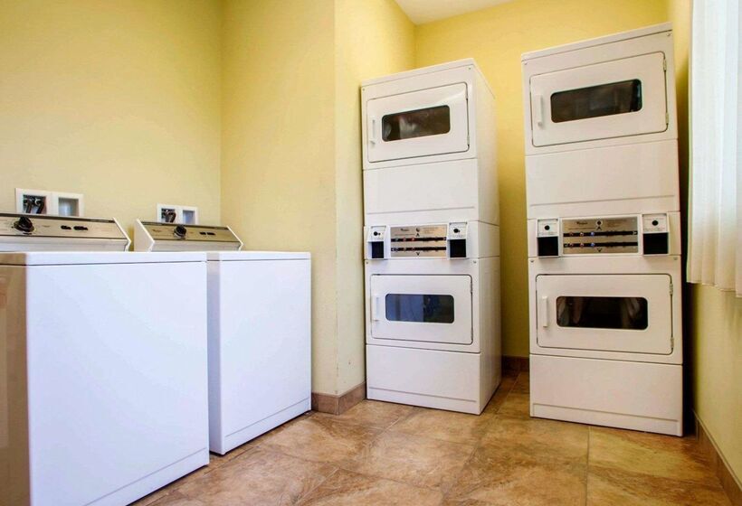 호텔 Suburban Studios Cedar Falls