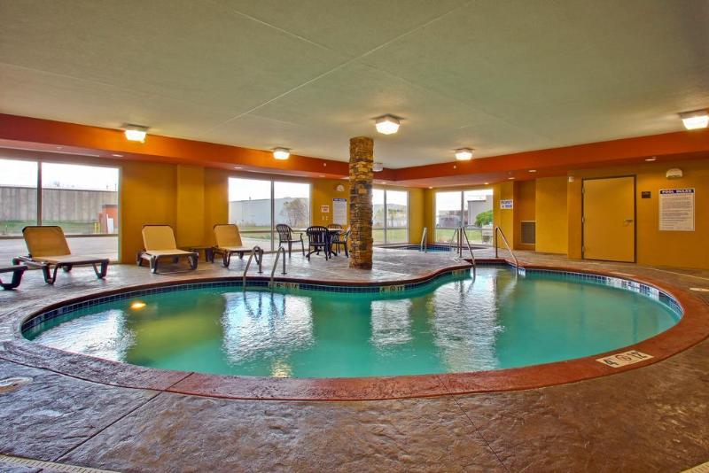 호텔 Suburban Studios Cedar Falls