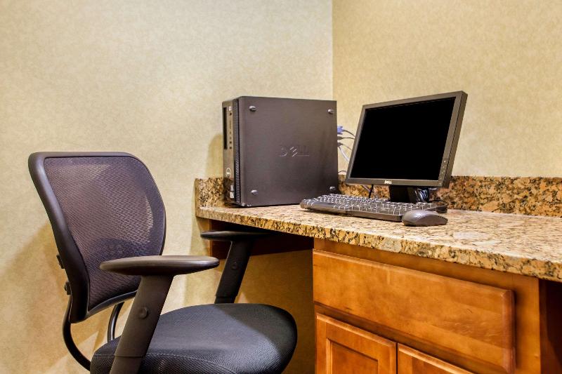 호텔 Suburban Studios Cedar Falls