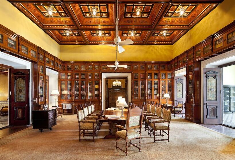 هتل Taj Falaknuma Palace