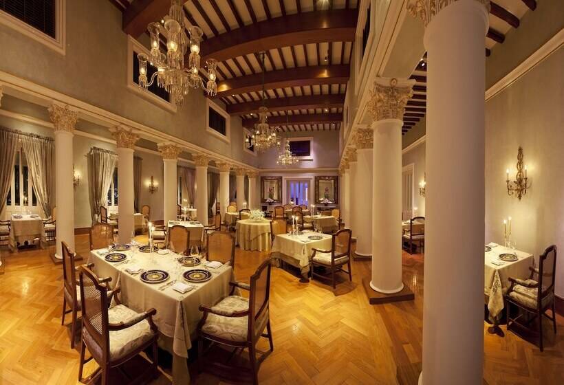 هتل Taj Falaknuma Palace