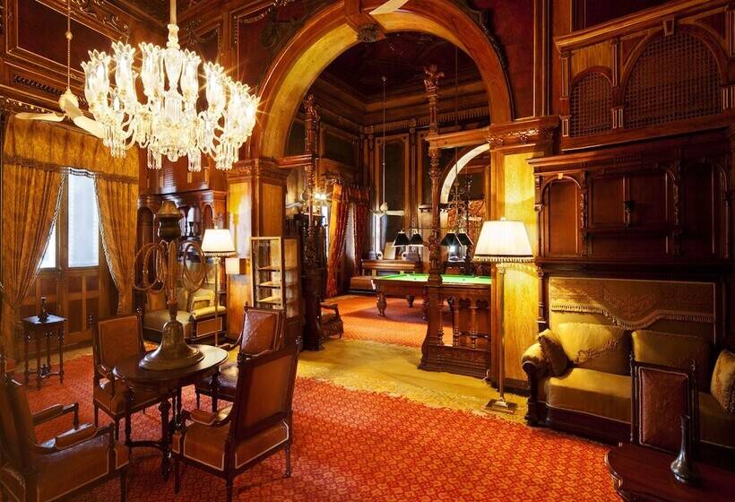 هتل Taj Falaknuma Palace