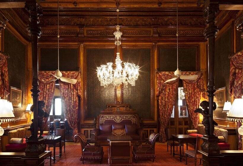 هتل Taj Falaknuma Palace