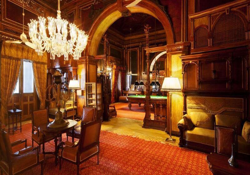 هتل Taj Falaknuma Palace