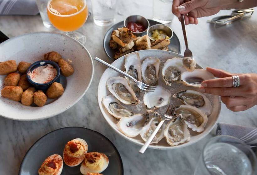 ホテル The Restoration