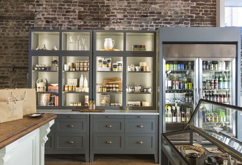 ホテル The Restoration